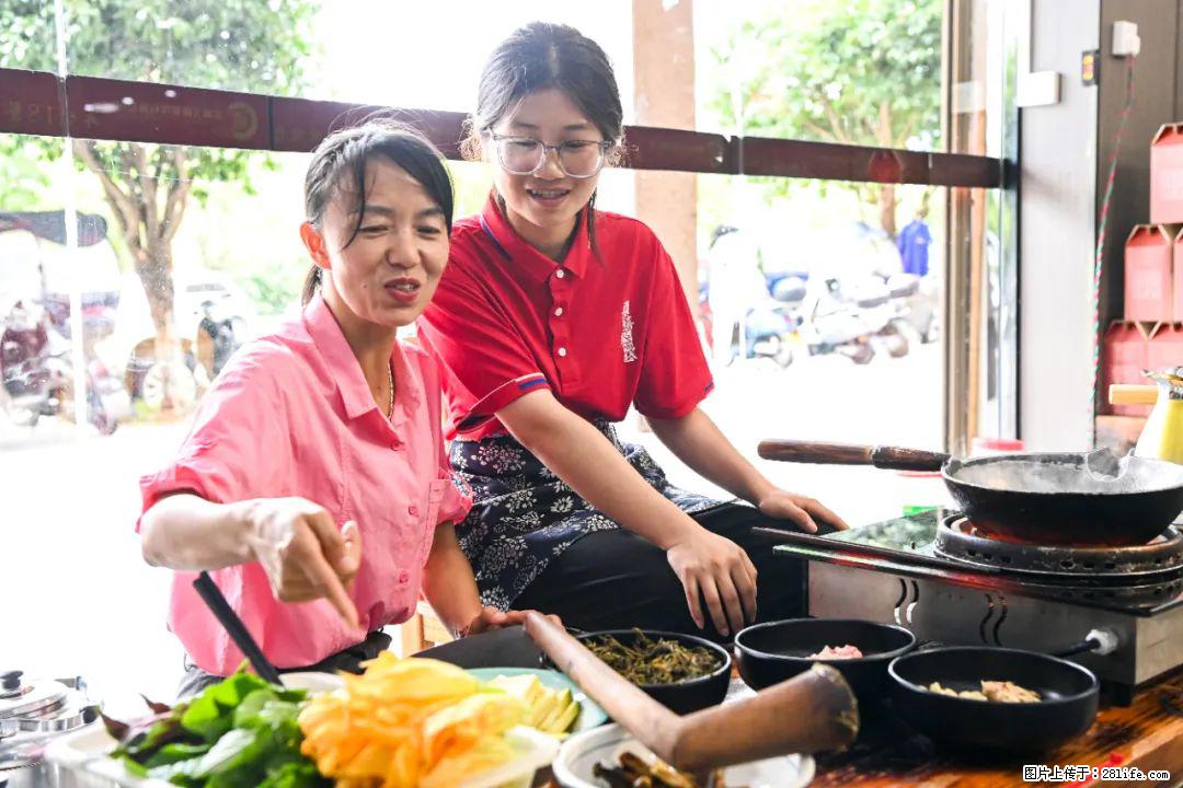 全网追的“扁担女孩”，找了一份暑假工，时薪12元 - 防城港生活资讯 - 防城港28生活网 fcg.28life.net